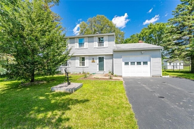 256 Blackwell Ln in Henrietta, NY - Building Photo - Building Photo