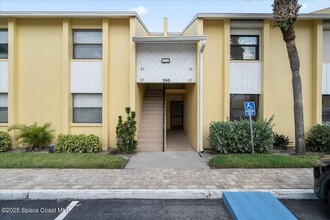 590 N Wickham Rd in Melbourne, FL - Building Photo - Building Photo