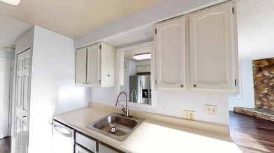 Open & spacious Beaverton duplex with fenc in Beaverton, OR - Building Photo - Building Photo