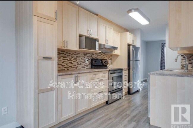 748 Saddleback Rd NW in Edmonton, AB - Building Photo - Building Photo