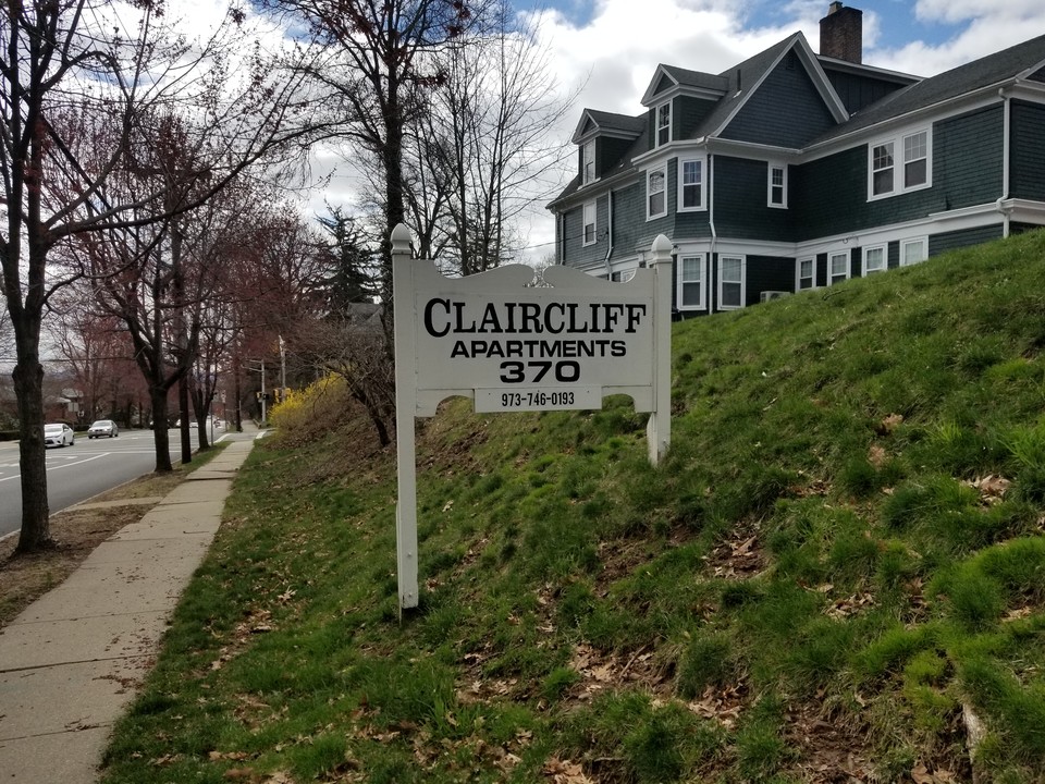 370 Claremont Ave in Montclair, NJ - Building Photo