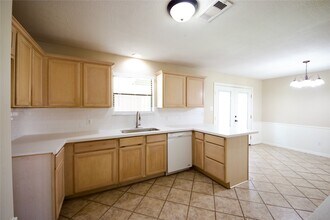 2109 Riverside Dr in West Columbia, TX - Building Photo - Building Photo