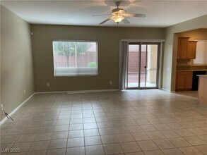 10721 Arusha Ave in Las Vegas, NV - Building Photo - Building Photo