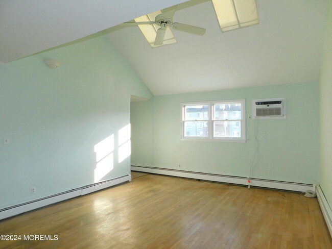 2098 NJ-35 in South Amboy, NJ - Building Photo - Building Photo