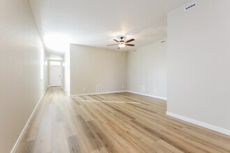 9404 Yampa St in Commerce City, CO - Foto de edificio - Building Photo