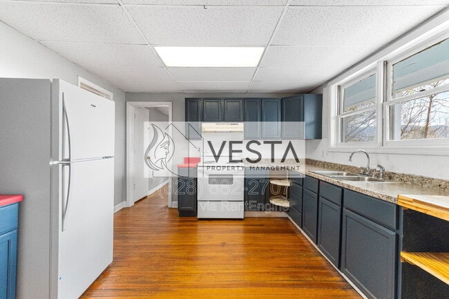 71 Hillside St in Canton, NC - Building Photo - Building Photo