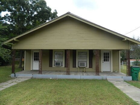 1028 W Vanderbilt St in Stephenville, TX - Building Photo