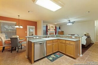 8415 Spicewood Bend in San Antonio, TX - Foto de edificio - Building Photo