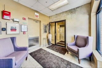 245 Burlington Ave, Unit 209 in Clarendon Hills, IL - Building Photo - Building Photo