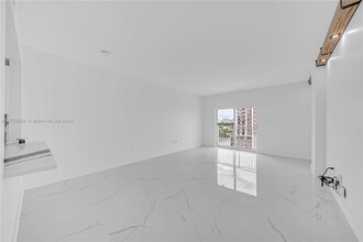 50 Menores Ave, Unit 7 in Coral Gables, FL - Building Photo - Building Photo