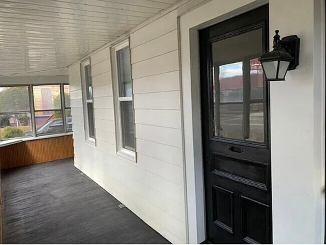 405 Front St in Chicopee, MA - Building Photo - Building Photo