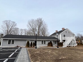138 E Main St in Clinton, CT - Building Photo - Building Photo