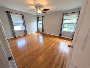 5306 Briarbend Dr in Houston, TX - Building Photo - Building Photo