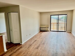 746 Prescott Dr, Unit 306 in Roselle, IL - Building Photo - Building Photo