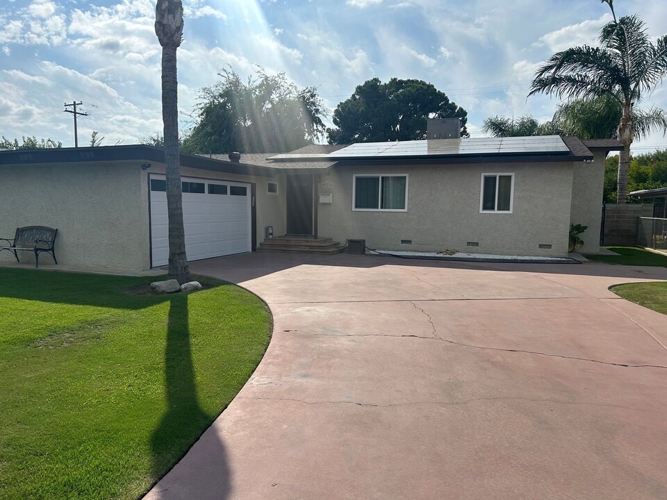 933 Cedar Ave in Wasco, CA - Building Photo