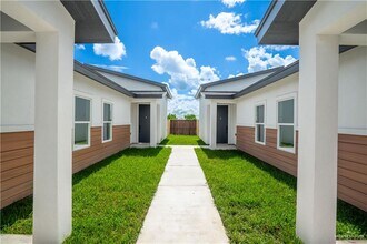26 Hidalgo Cir in Brownsville, TX - Building Photo - Building Photo