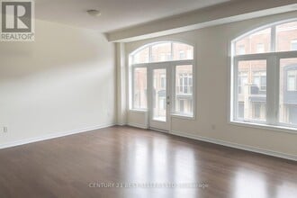 322 John Davis Gate in Whitchurch-Stouffville, ON - Building Photo - Building Photo