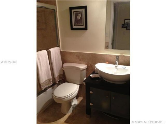 16851 NE 35th Ave in North Miami Beach, FL - Building Photo - Building Photo