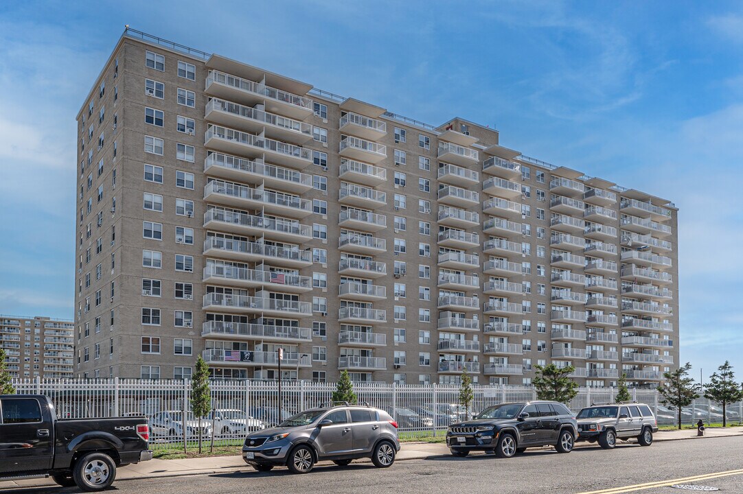 Dayton Towers West III in Far Rockaway, NY - Building Photo