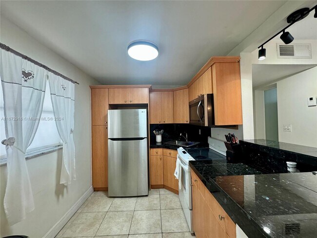 910 Jefferson Ave, Unit 4C in Miami Beach, FL - Building Photo - Building Photo