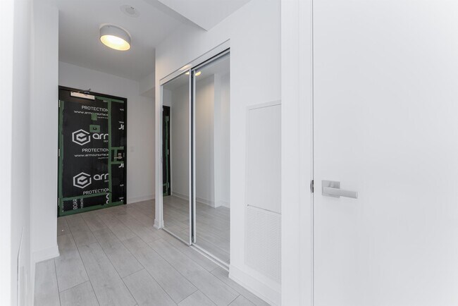 31-331 Tippett Rd in Toronto, ON - Building Photo - Building Photo
