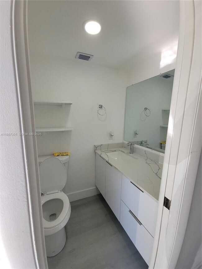 3090 NW 46th Ave in Lauderdale Lakes, FL - Building Photo - Building Photo