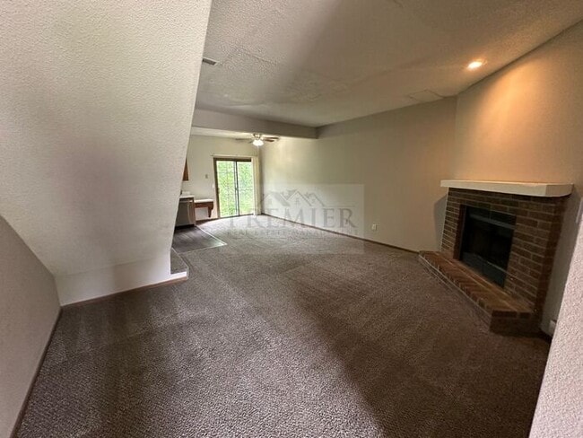 3560 NE Independence Ave in Lee's Summit, MO - Building Photo - Building Photo