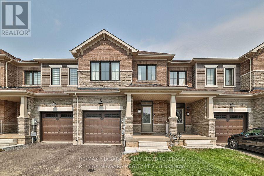 77 Keelson St in Welland, ON - Building Photo