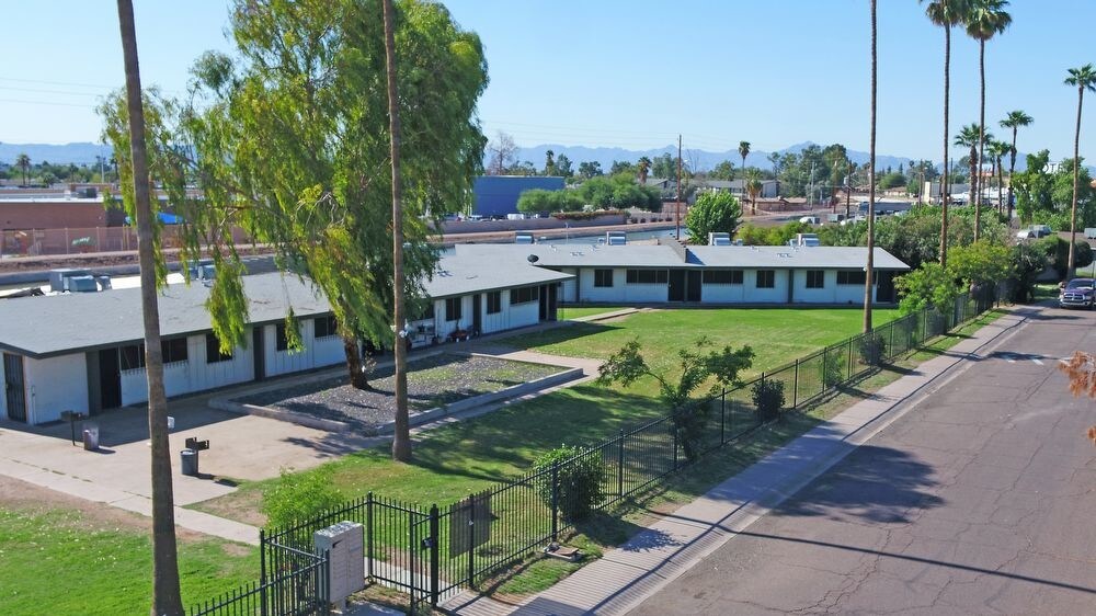 2123 W Devonshire Ave in Phoenix, AZ - Building Photo