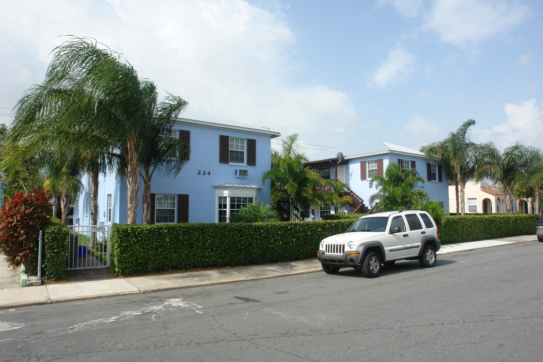 224-230 Conniston Rd in West Palm Beach, FL - Building Photo