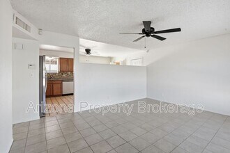 3635 E Beverly Ln in Phoenix, AZ - Building Photo - Building Photo