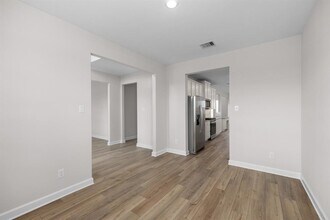 3118 Bolt Rope Dr in Santa Fe, TX - Building Photo - Building Photo