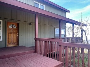 24230 Jacaranda Dr in Tehachapi, CA - Building Photo - Building Photo