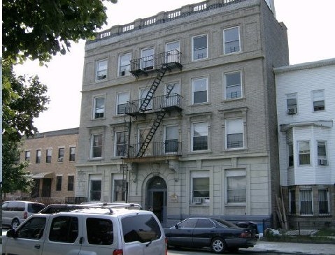 1050 Lafayette Ave in Brooklyn, NY - Foto de edificio