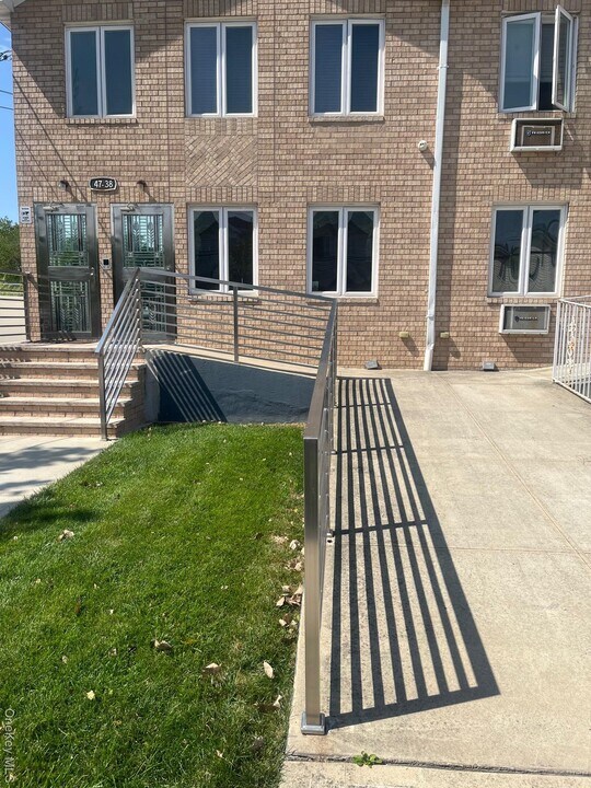 147-38 Springfield Ln in Queens, NY - Building Photo
