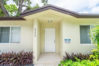 3175 NW 43rd St in Miami, FL - Building Photo - Building Photo