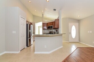 622 Wave Crest Cir in Valrico, FL - Foto de edificio - Building Photo