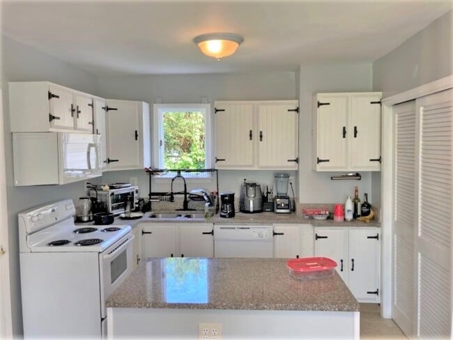 property at 1912 S Glebe Rd