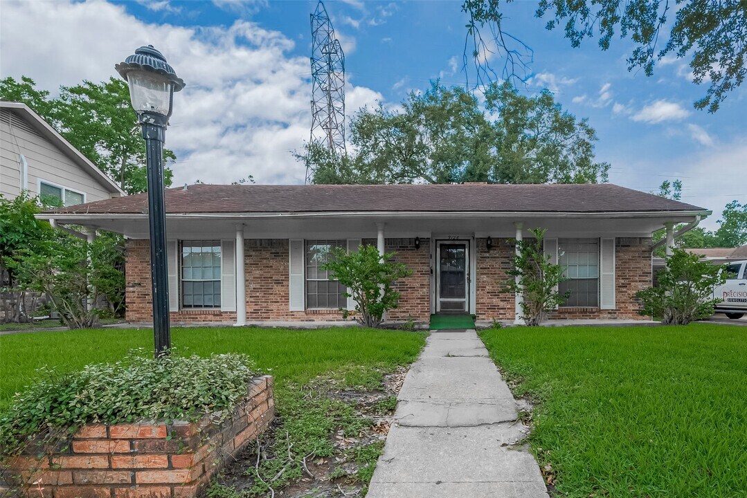 9126 Willow Meadow Dr in Houston, TX - Building Photo