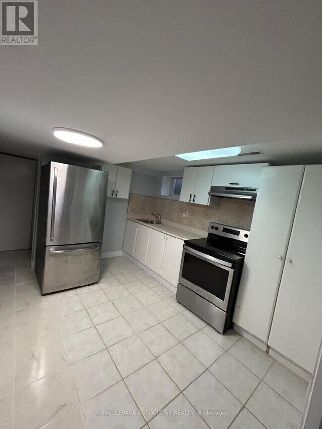 98 Wigmore Dr in Toronto, ON - Building Photo - Building Photo