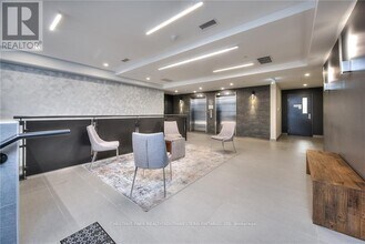 690-690 King St W in Kitchener, ON - Building Photo - Building Photo