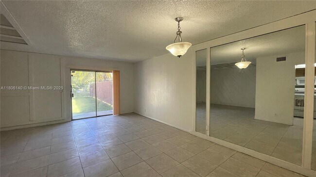 918 SW 74th Ave in North Lauderdale, FL - Building Photo - Building Photo