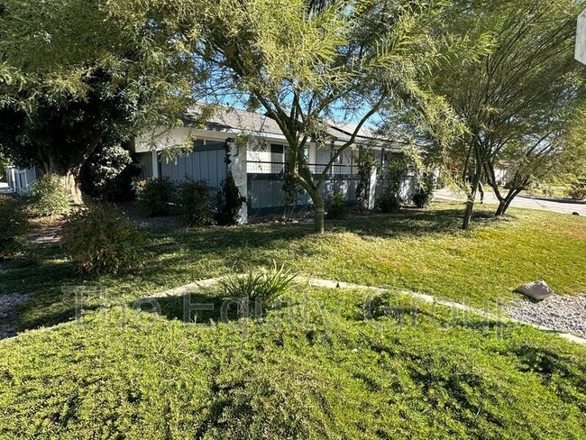 1522 W Monte Vista Ave in Visalia, CA - Building Photo - Building Photo