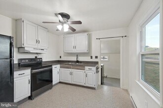 18390 Silcott Springs Rd in Purcellville, VA - Building Photo - Building Photo