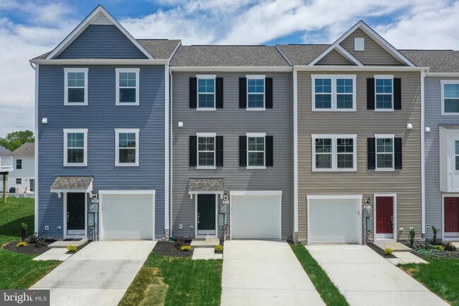 property at 233 Clifton Mnr