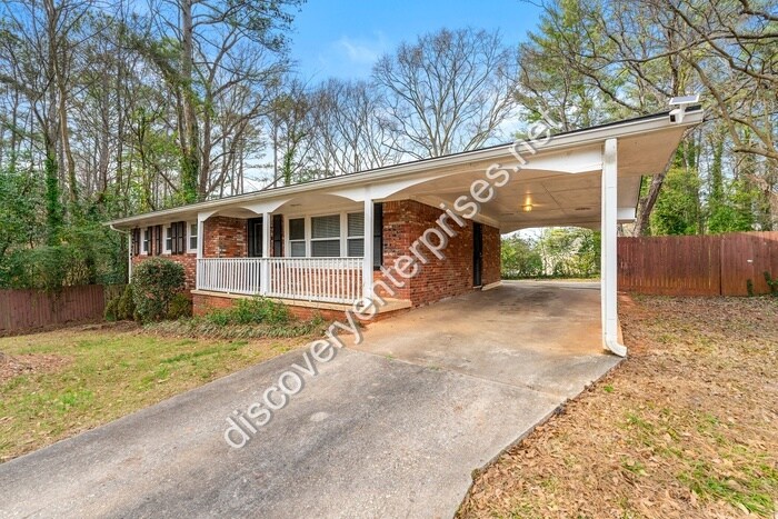 928 Shieldcrest Way in Forest Park, GA - Building Photo
