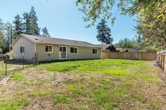 404 Sycamore Rd in Coupeville, WA - Building Photo - Building Photo