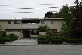 418 Grand Blvd in San Mateo, CA - Foto de edificio - Building Photo