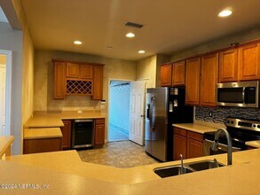 8345 Copperwood Ln in Jacksonville, FL - Foto de edificio - Building Photo