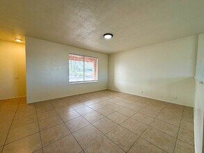 3630 E Beverly Ln in Phoenix, AZ - Building Photo - Building Photo